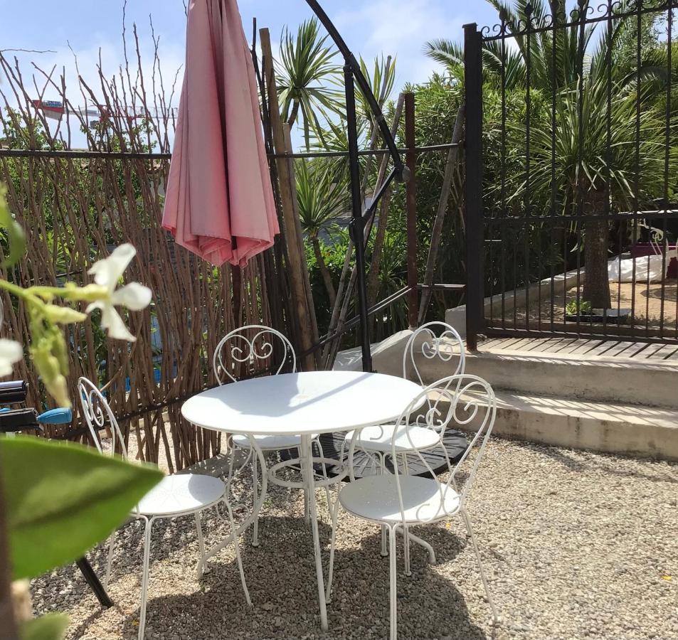 2 Pieces Rez-De-Jardin Dans Maison Avec Piscine Villeneuve-Loubet Exterior photo