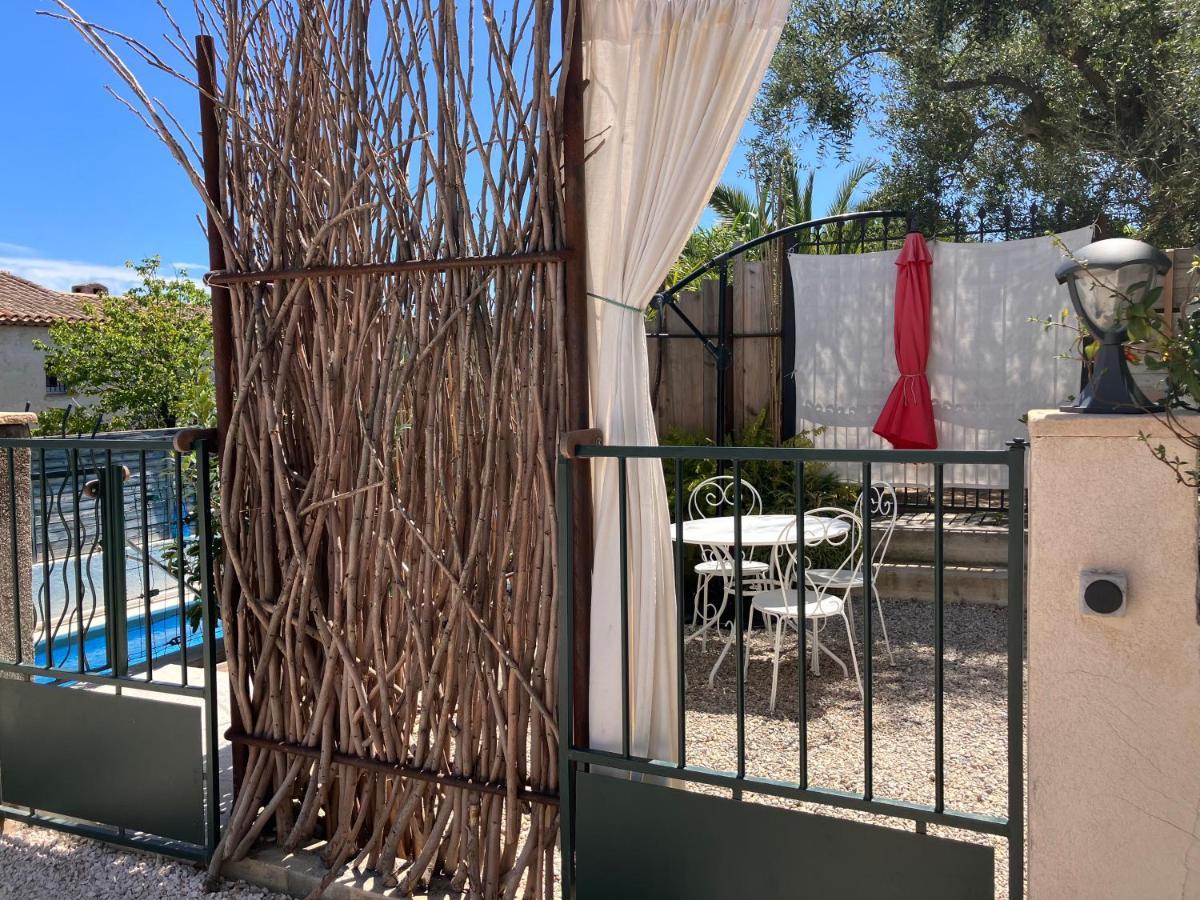 2 Pieces Rez-De-Jardin Dans Maison Avec Piscine Villeneuve-Loubet Exterior photo